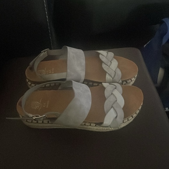 Gray sandals - Picture 2 of 3